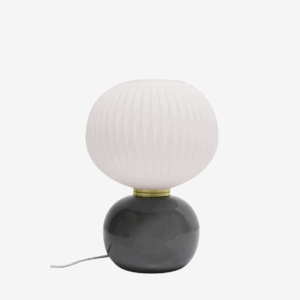 Lampe à poser grand modèle Adonis, avec pied en céramique gris glossy et globe en verre blanc strié, au design rétro et élégant