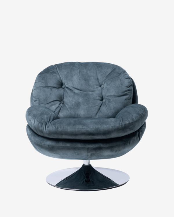 Fauteuil Memento en velours effet vieilli couleur pétrole, avec dossier capitonné, assise généreuse et base pivotante en métal chromé, au design rétro et enveloppant.